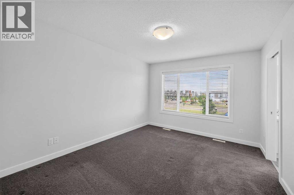 125 Redstone Common Ne Property Photo 23
