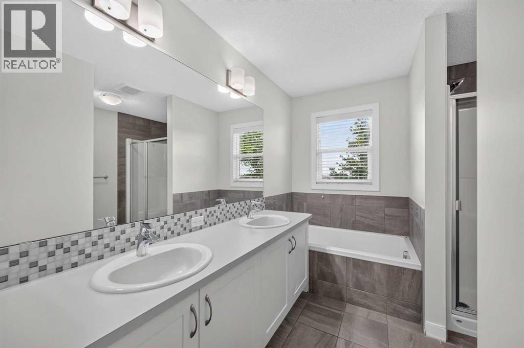 125 Redstone Common Ne Property Photo 27