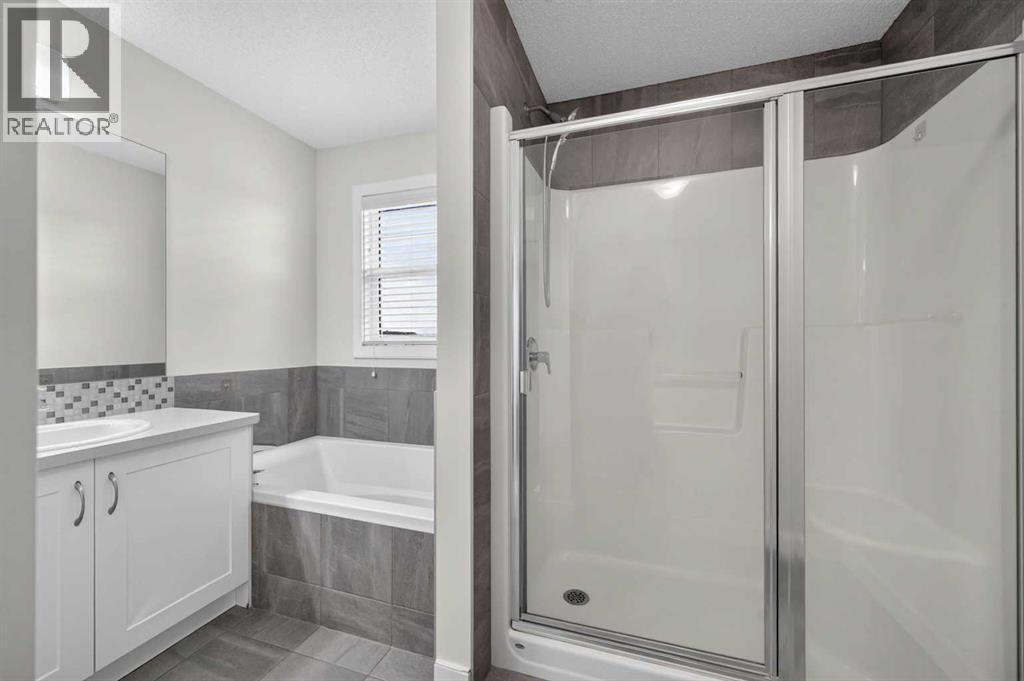 125 Redstone Common Ne Property Photo 29
