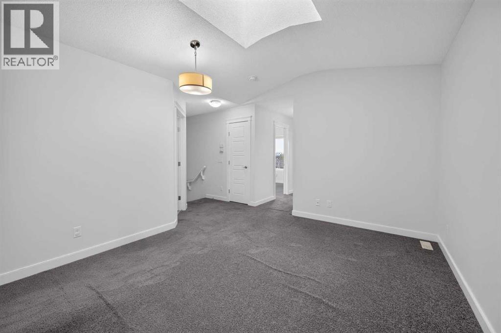 125 Redstone Common Ne Property Photo 32