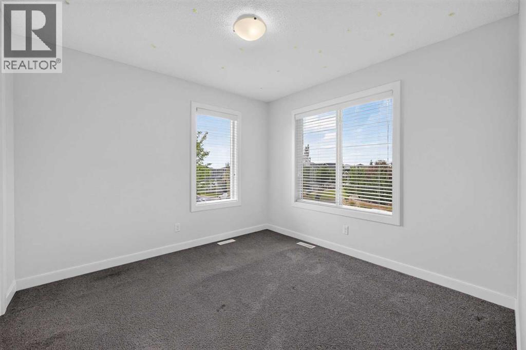125 Redstone Common Ne Property Photo 34
