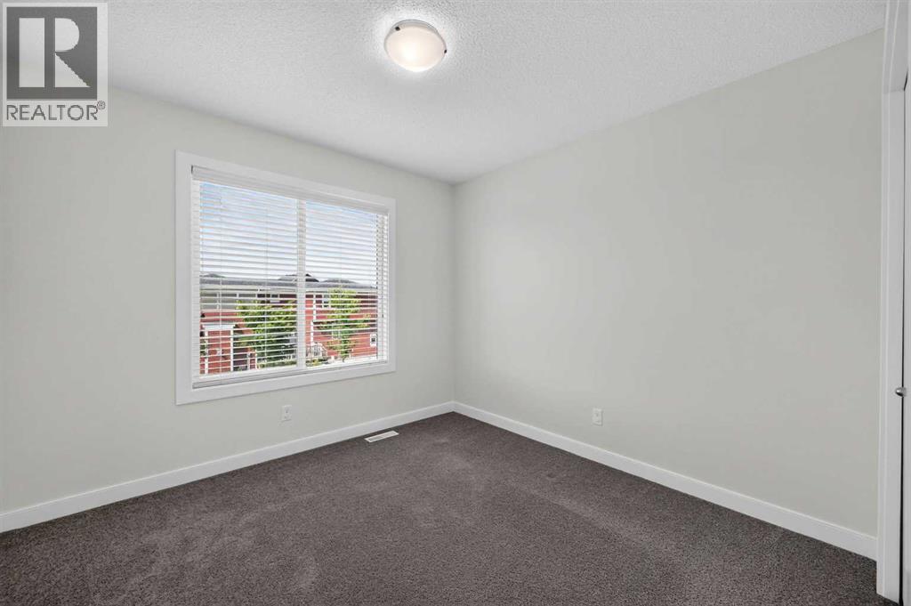 125 Redstone Common Ne Property Photo 37