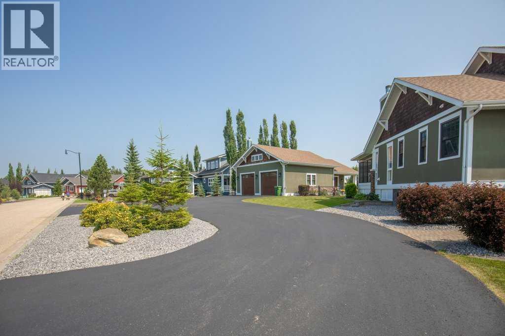 539 Summer Crescent Property Photo 2