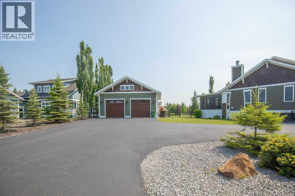 539 Summer Crescent Property Photo 3