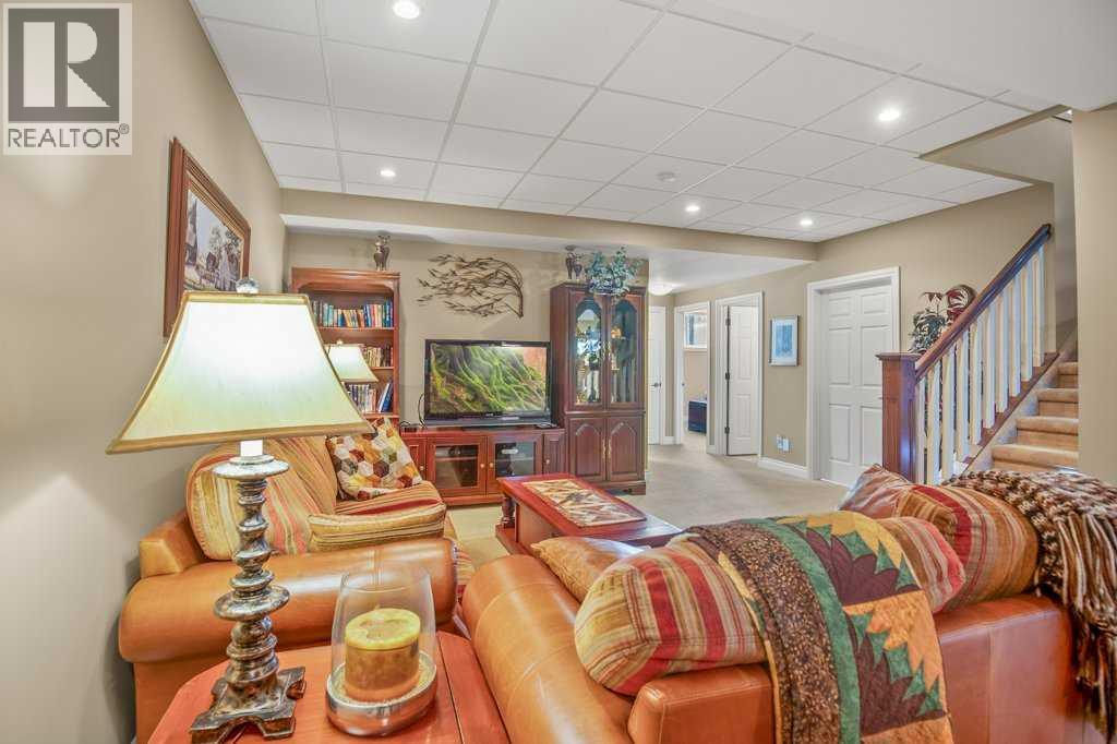 539 Summer Crescent Property Photo 32