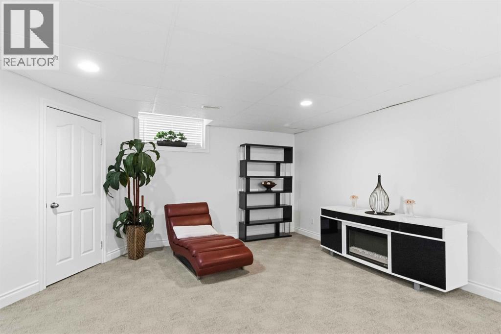 249 Fox Crescent Property Photo 28