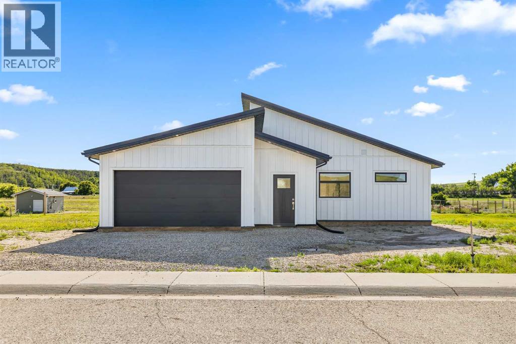 8 Diamond Valley Close Property Photo 1