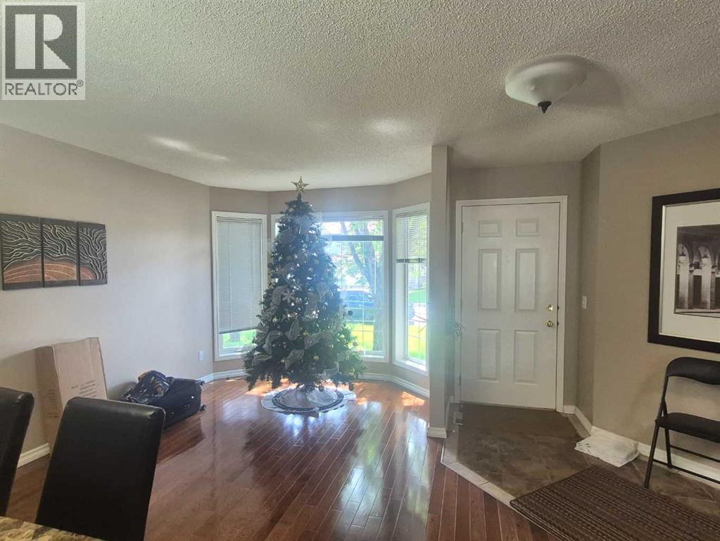 127 Hampstead Circle Nw Property Photo 2