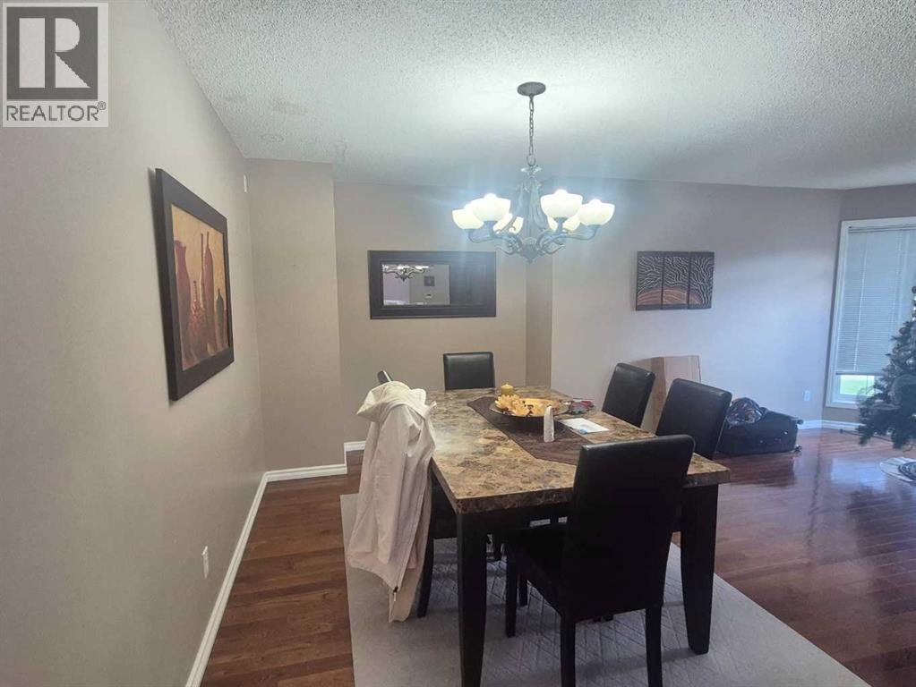 127 Hampstead Circle Nw Property Photo 3