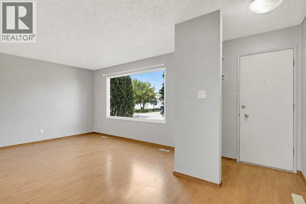 9343 112a Avenue Property Photo 2