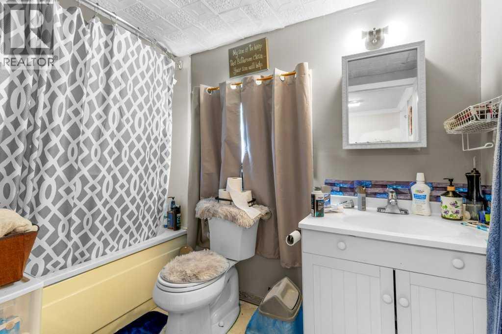 1836 21 Avenue Property Photo 3
