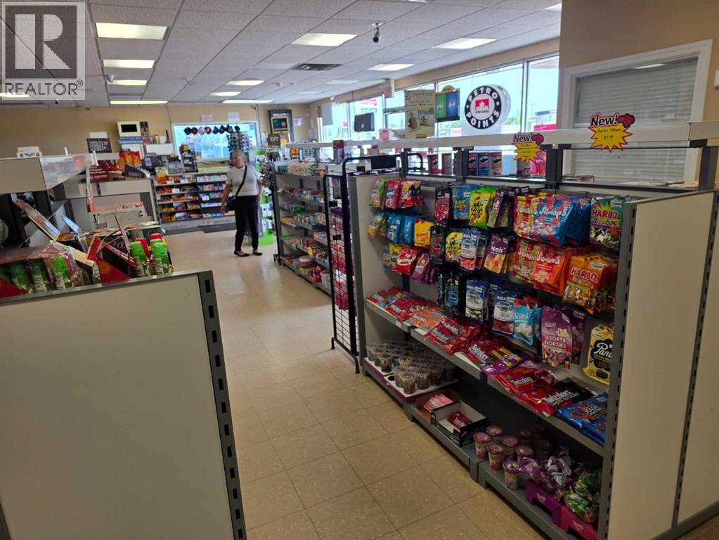 10016 104 Avenue Property Photo 3