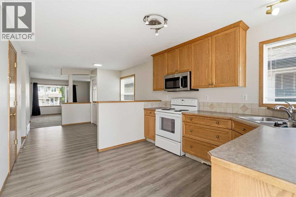 22 Lanterman Close Property Photo 14