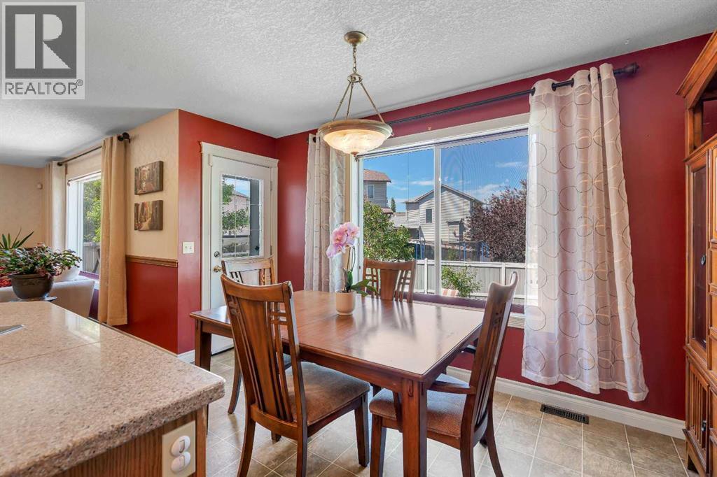 84 Willowbrook Crescent Nw Property Photo 13