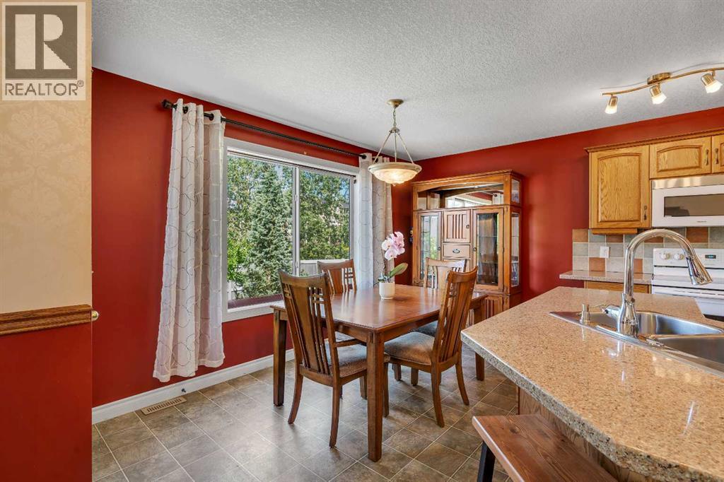 84 Willowbrook Crescent Nw Property Photo 15