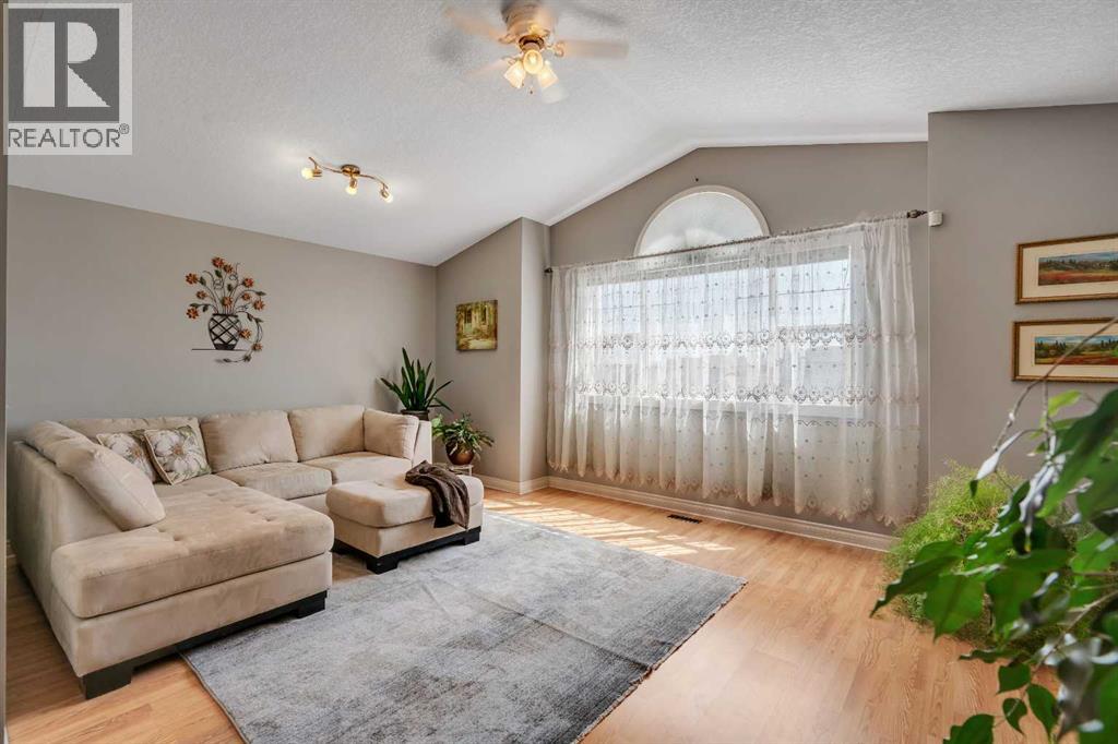 84 Willowbrook Crescent Nw Property Photo 18