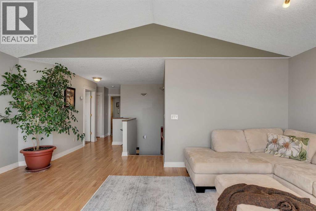 84 Willowbrook Crescent Nw Property Photo 22