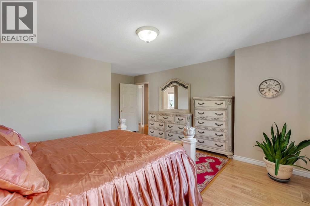 84 Willowbrook Crescent Nw Property Photo 25