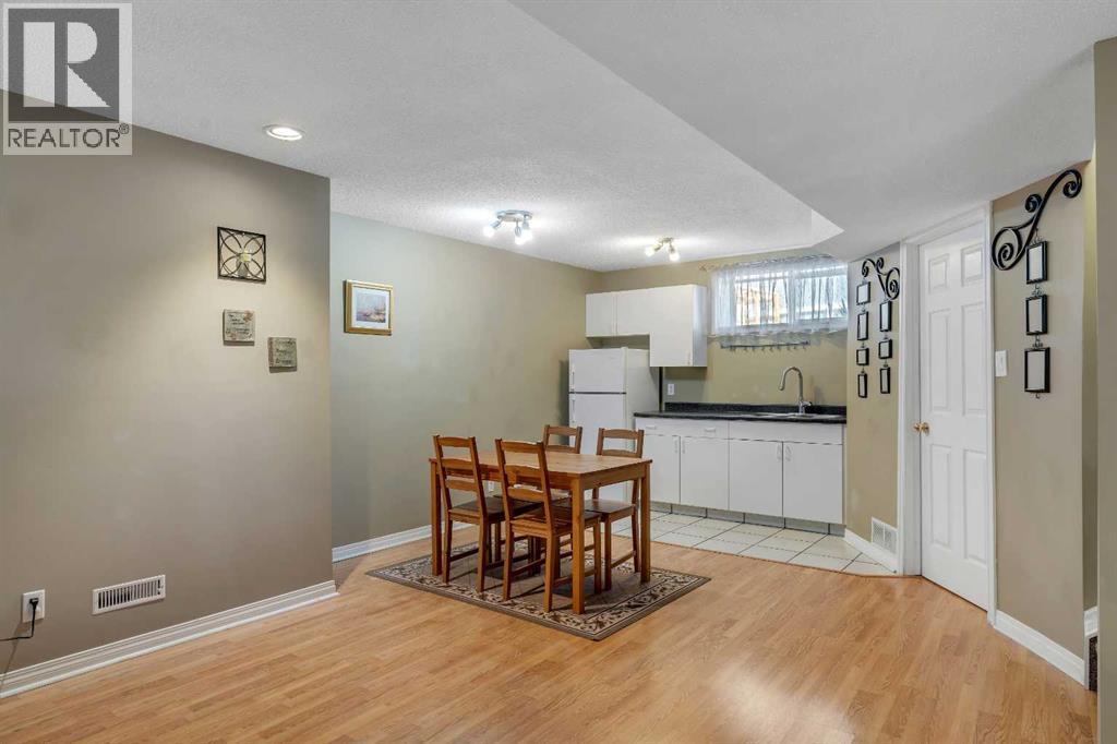 84 Willowbrook Crescent Nw Property Photo 32