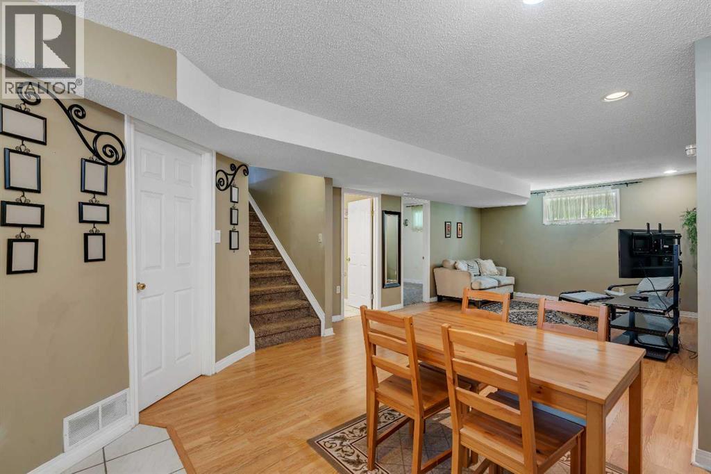 84 Willowbrook Crescent Nw Property Photo 34
