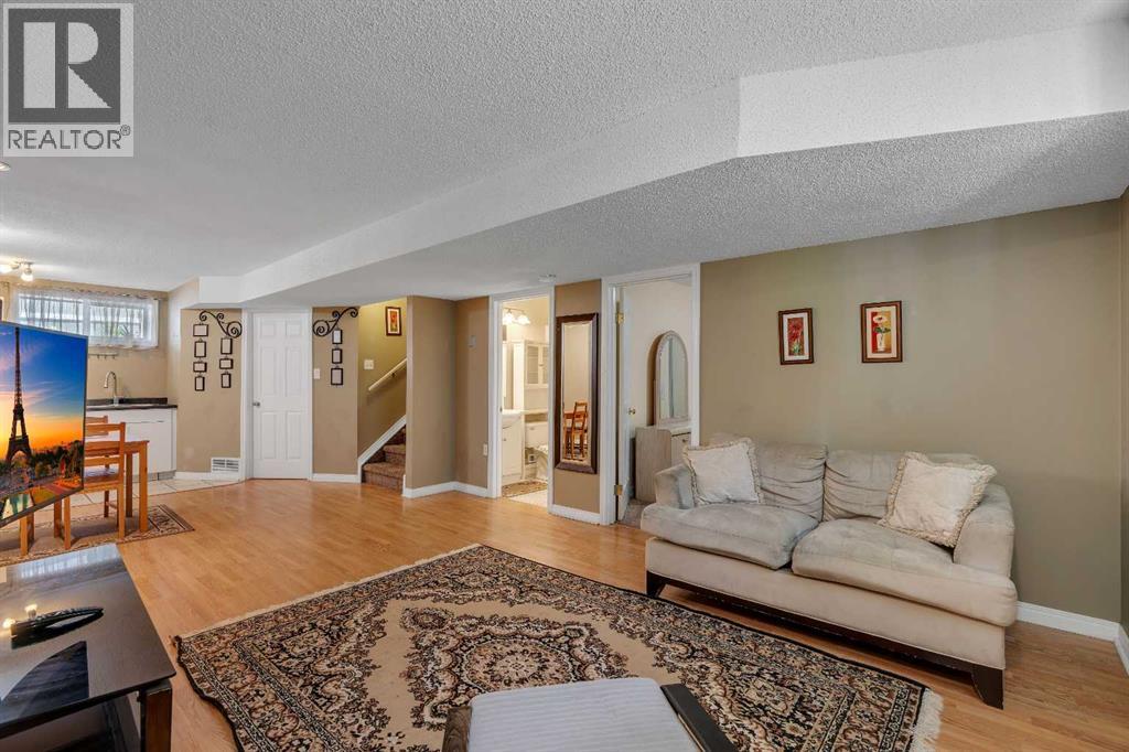 84 Willowbrook Crescent Nw Property Photo 37