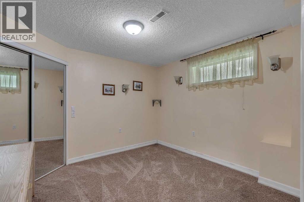 84 Willowbrook Crescent Nw Property Photo 38