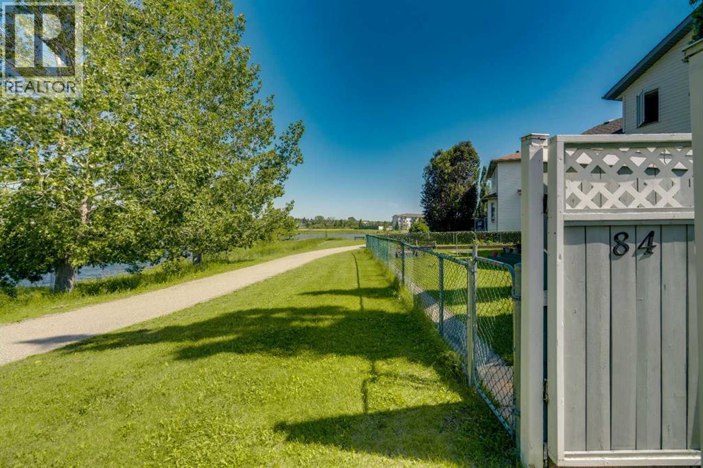 84 Willowbrook Crescent Nw Property Photo 45