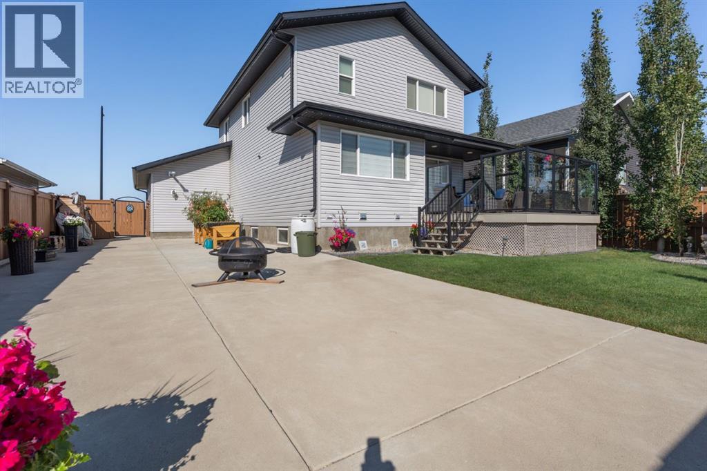 2607 63 Street Property Photo 3