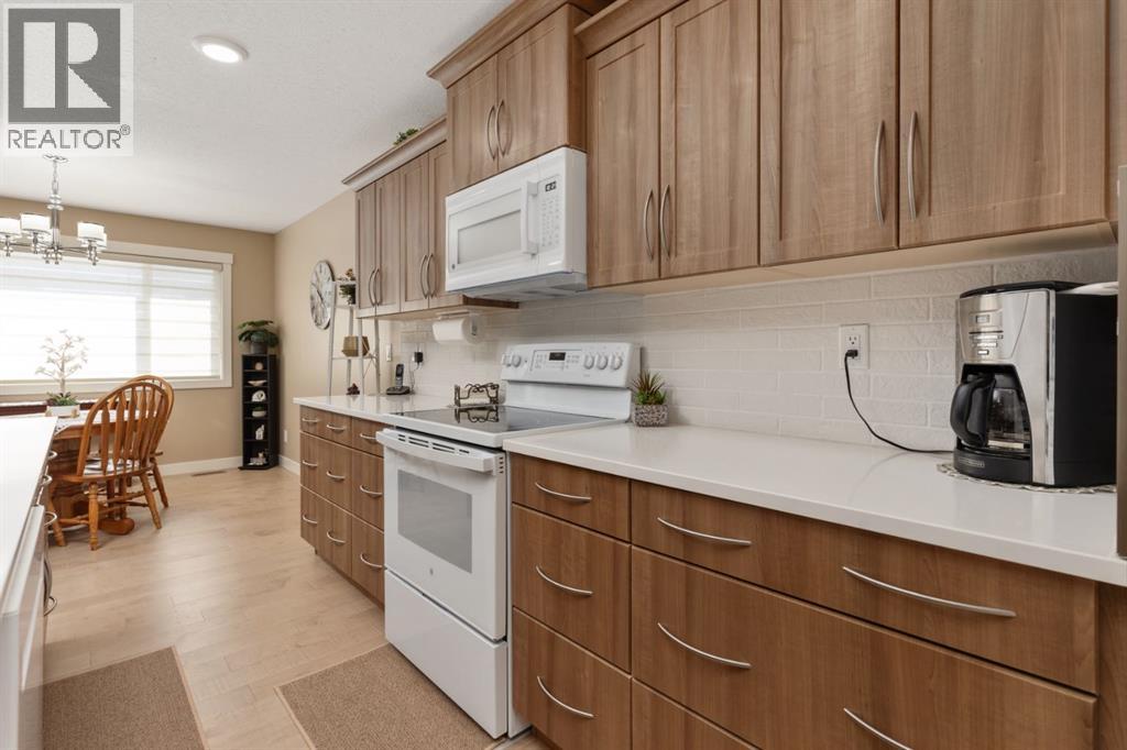 2607 63 Street Property Photo 6
