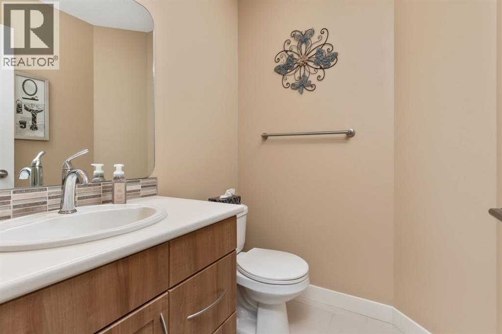 2607 63 Street Property Photo 13