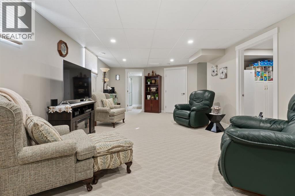 2607 63 Street Property Photo 29