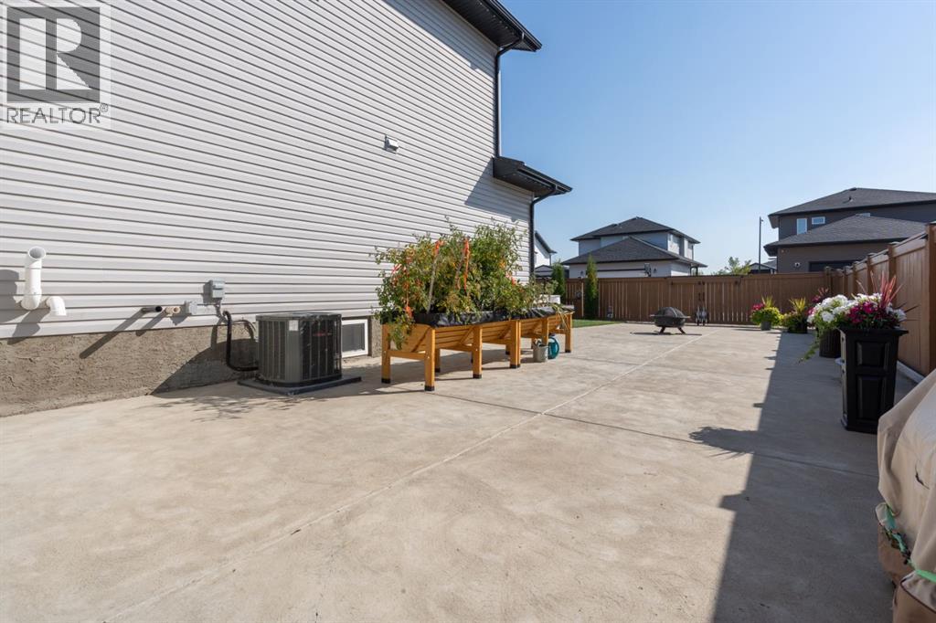 2607 63 Street Property Photo 38