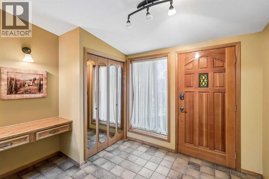 31 Edgehill Bay Nw Property Photo 3