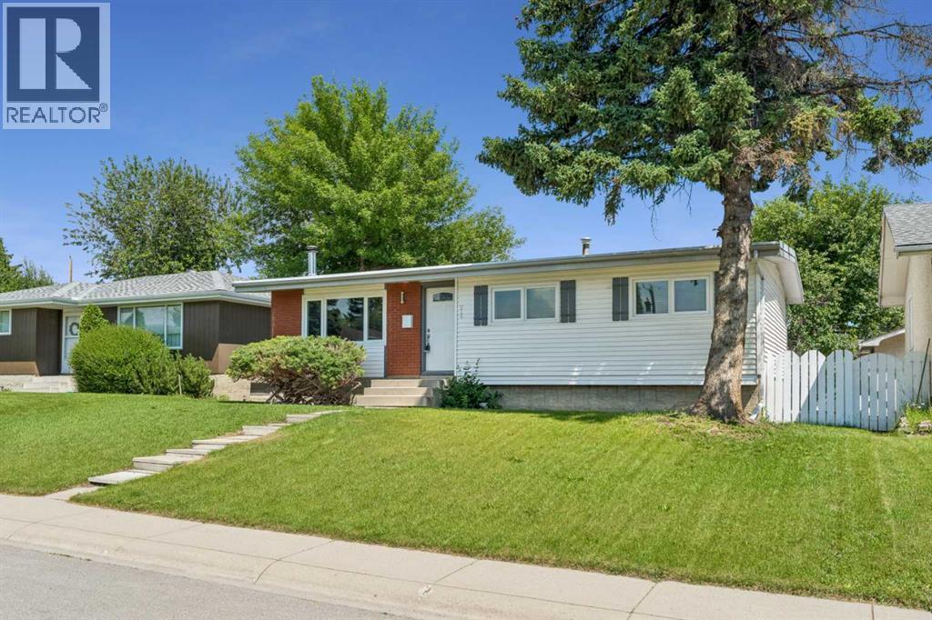 916 Mayland Drive NE Property Photo 1