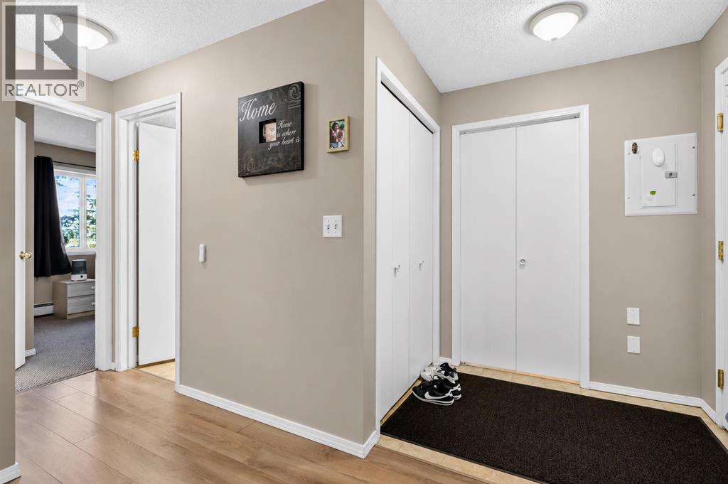 1717 60 Street Southeast Property Photo 4
