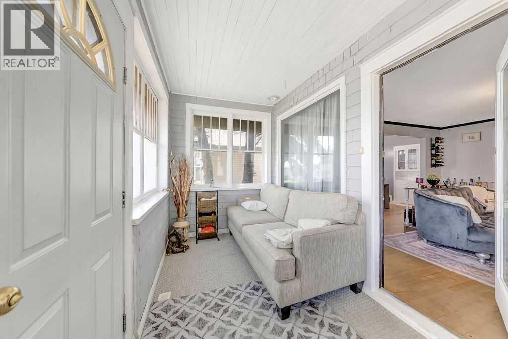 1512 49 Avenue Property Photo 2