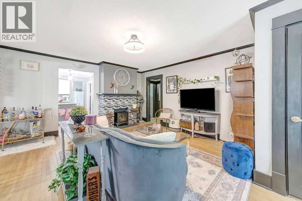 1512 49 Avenue Property Photo 3