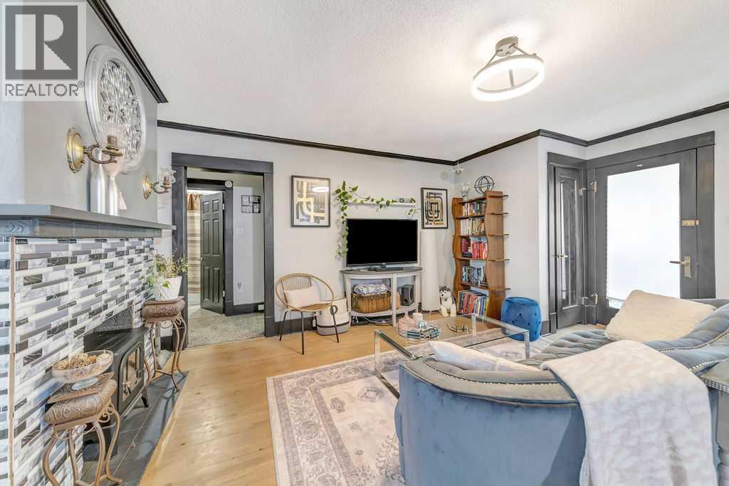 1512 49 Avenue Property Photo 4