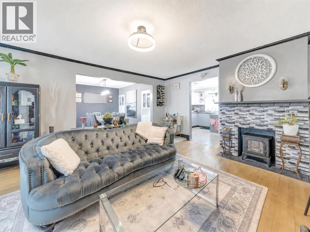 1512 49 Avenue Property Photo 5