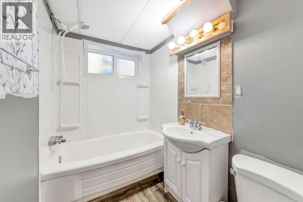 1512 49 Avenue Property Photo 24