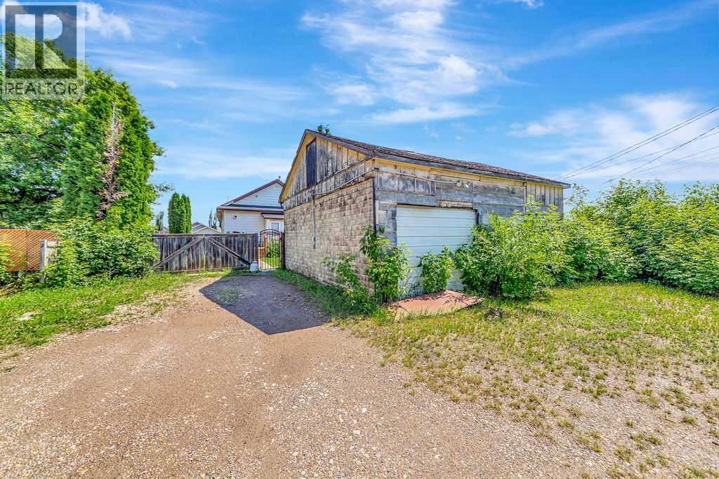 1512 49 Avenue Property Photo 34