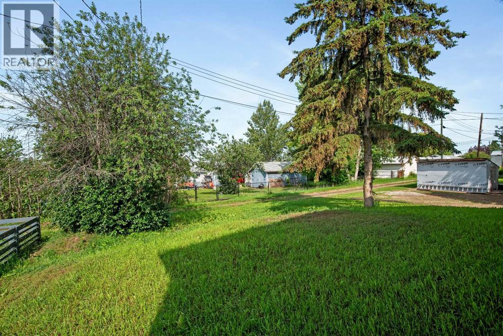 209 First Avenue S Property Photo 4