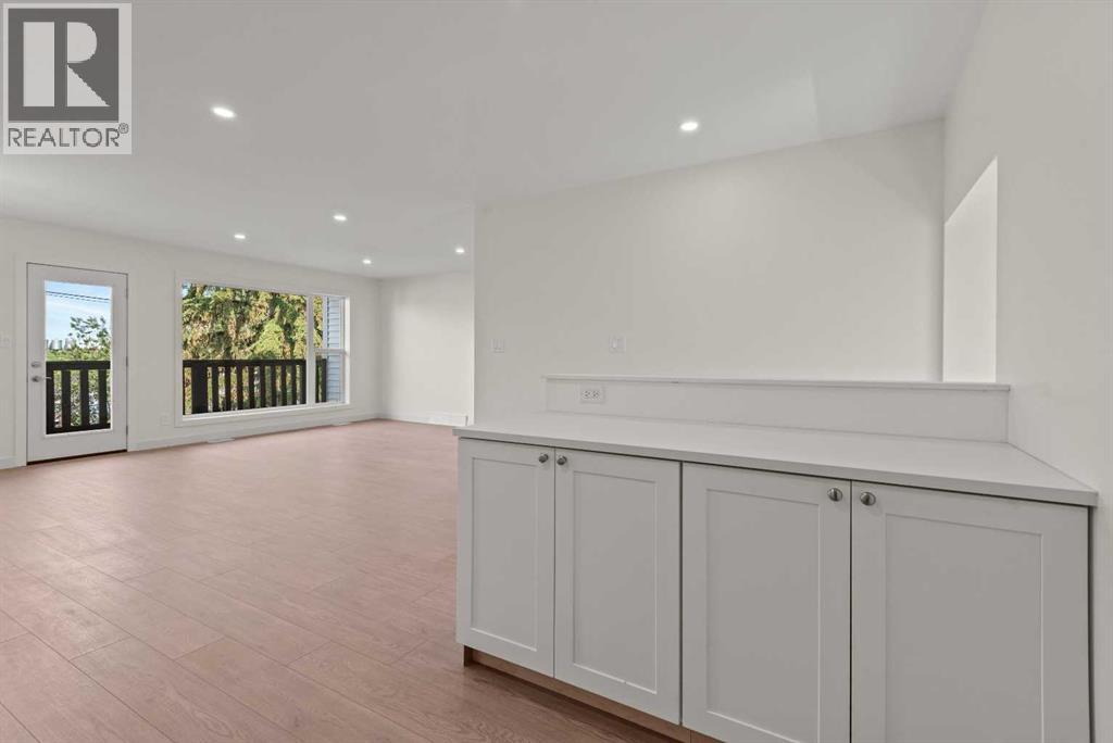 209 First Avenue S Property Photo 9