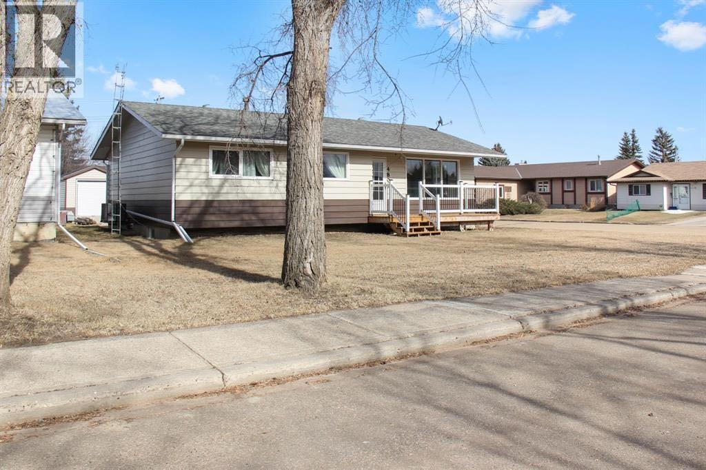 4801 48 Avenue Property Photo 2