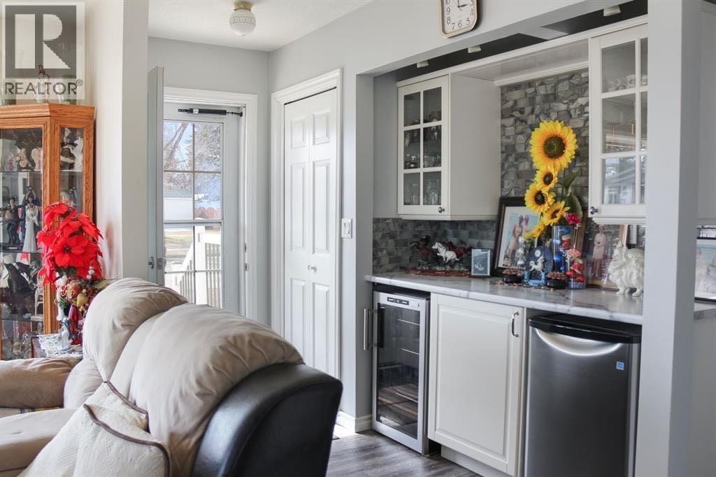 4801 48 Avenue Property Photo 4