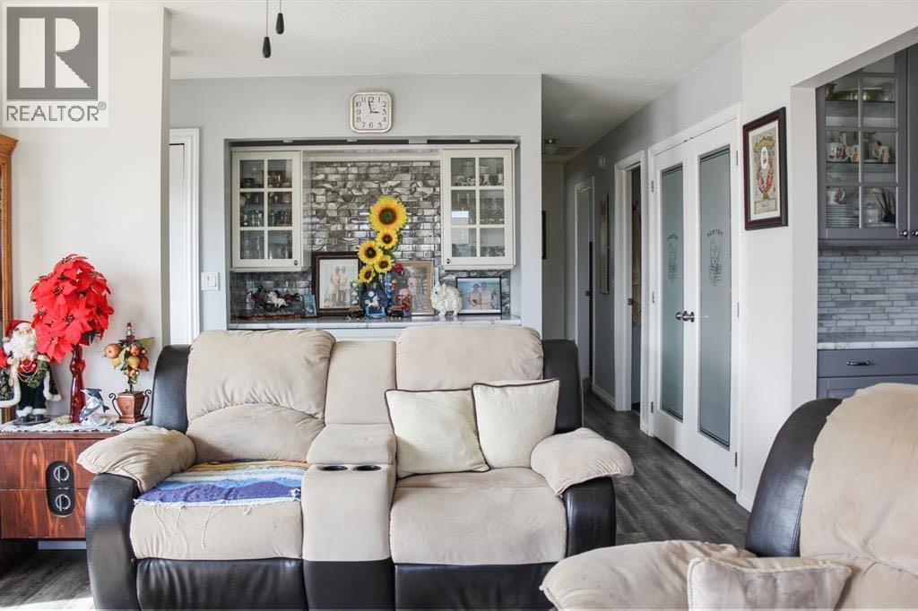 4801 48 Avenue Property Photo 5