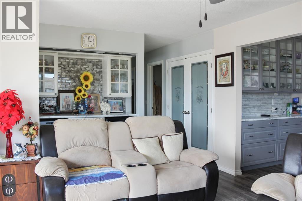 4801 48 Avenue Property Photo 6