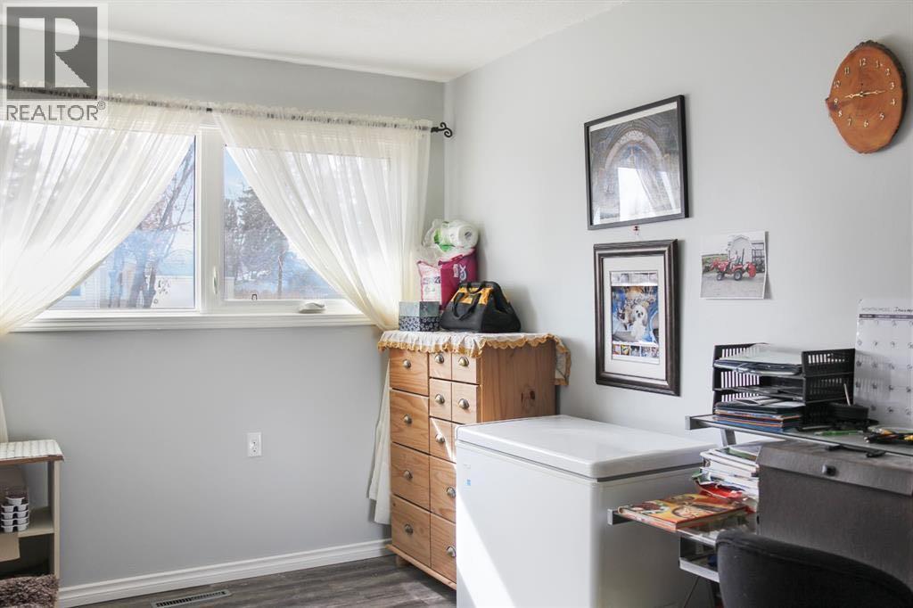 4801 48 Avenue Property Photo 14