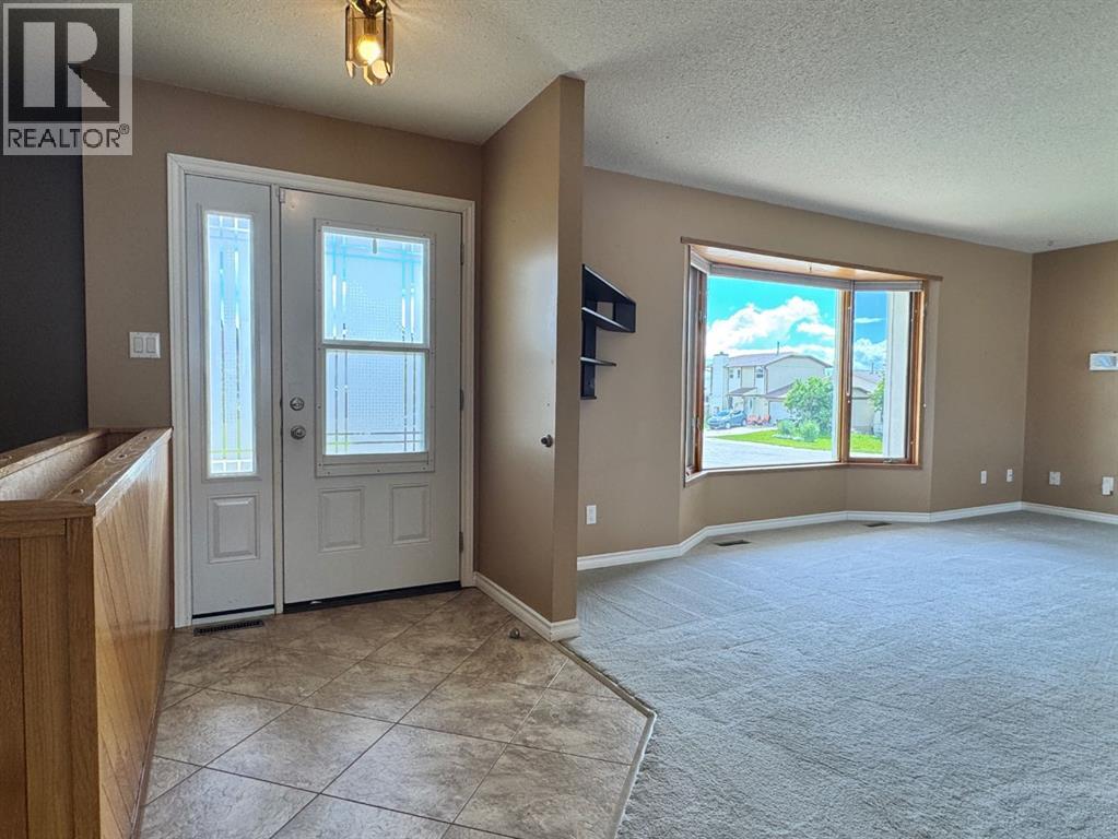11300 110 Avenue Crescent Property Photo 2