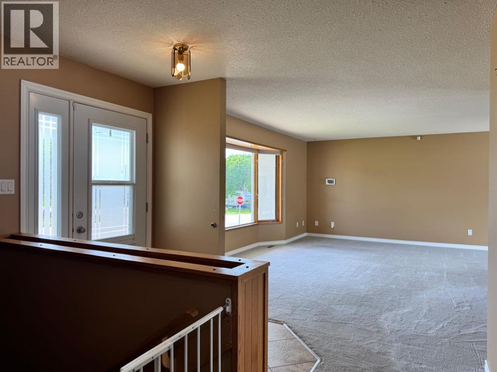 11300 110 Avenue Crescent Property Photo 4